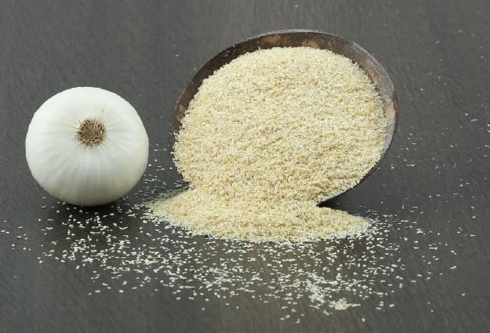 Dehydrated White Onion Granules (1–2 mm)